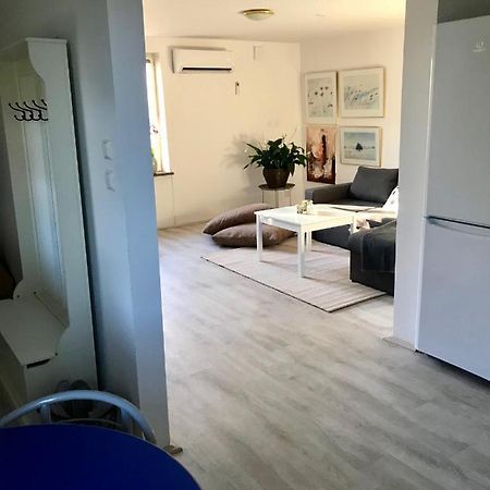 Ferienwohnung Rymlig Laegenhet I Avdelat Hus Med Egen Parkering Kaglinge Exterior foto