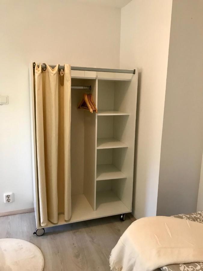 Ferienwohnung Rymlig Laegenhet I Avdelat Hus Med Egen Parkering Kaglinge Exterior foto